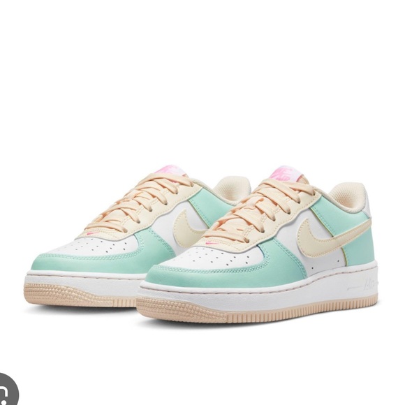 NWT NIKE Air Force 1 Jade Ice/White/Pink Spell/Guava, Big Kid's size 4.5 - Picture 2 of 4